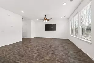 5122 Emma Forest St, Houston, TX 77018 - Photo 9