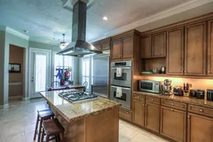 1043 Memorial Village Dr, Houston, TX 77024 - Photo 3