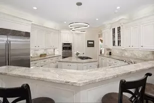 22 W Bracebridge Cir, The Woodlands, TX 77382 - Photo 9