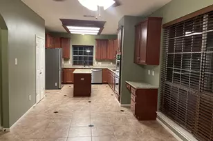 2202 Plantation Bend Dr, Sugar Land, TX 77478 - Photo 3
