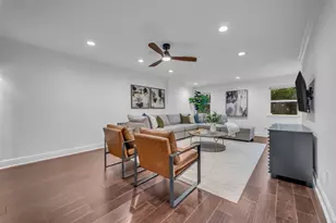 8702 Ilona Ln, Houston, TX 77025 - Photo 13