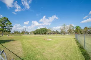 3625 County Rd 36, Angleton, TX 77515 - Photo 37