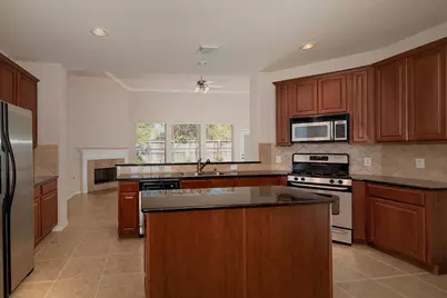 47 N Spinning Wheel Circle, The Woodlands, TX 77382 - Photo 9