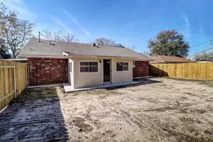 501 Ladd St, Dayton, TX 77535 - Photo 17