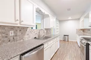 6131 Grape St, Houston, TX 77074 - Photo 7