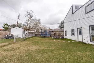 605 S Remington Dr, Angleton, TX 77515 - Photo 23