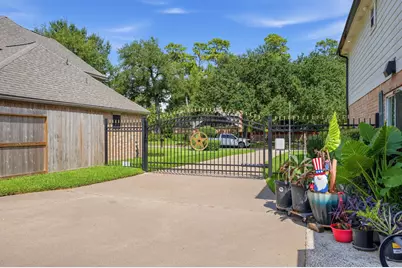 16211 N Greenfield Drive, Spring, TX 77379 - Photo 33