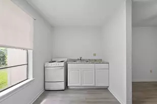 806 E Emily Ave, Wharton, TX 77488 - Photo 3