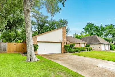 224 Banyan Street, Lake Jackson, TX 77566 - Photo 3