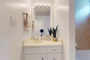 8715 Meadowcroft Dr, Houston, TX 77063 - Photo 15