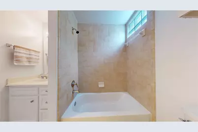 8715 Meadowcroft Drive #902, Houston, TX 77063 - Photo 17