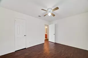 698 Columbia St, Alvin, TX 77511 - Photo 27