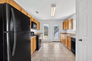 698 Columbia St, Alvin, TX 77511 - Photo 11