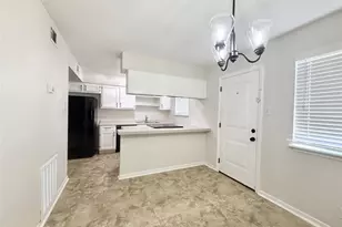 941 S Walker St, Angleton, TX 77515 - Photo 11