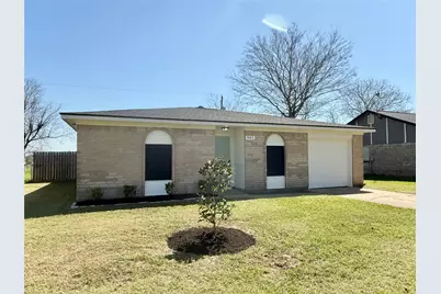 941 S Walker Street, Angleton, TX 77515 - Photo 1