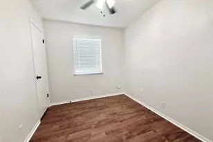 941 S Walker St, Angleton, TX 77515 - Photo 21