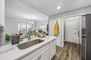 7350 Kirby Dr, Houston, TX 77030 - Photo 9