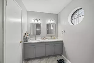 7350 Kirby Dr, Houston, TX 77030 - Photo 15