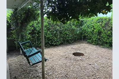 208 1/2 Avenue A, El Campo, TX 77437 - Photo 25