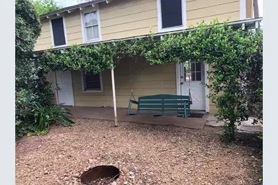 208 1/2 Avenue A, El Campo, TX 77437 - Photo 5