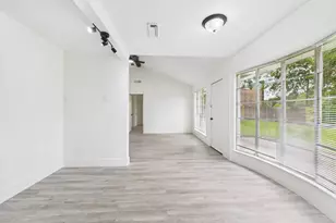 5814 Fontenelle Dr, Houston, TX 77035 - Photo 7