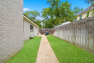 222 Laura Ln, Conroe, TX 77385 - Photo 41