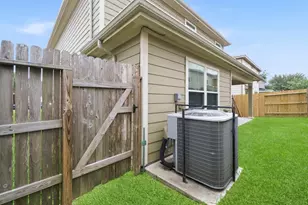1030 Hummingbird Point Ln, Houston, TX 77090 - Photo 33