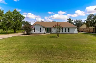 1430 N Rd, Lake Jackson, TX 77566 - Photo 1
