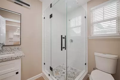 2516 Craigmont Street, Houston, TX 77023 - Photo 13