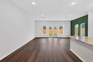 9113 Highland Northern Wy, Houston, TX 77088 - Photo 9