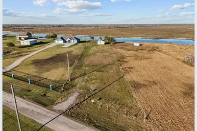 9850 S Redfish Drive, Hitchcock, TX 77563 - Photo 11