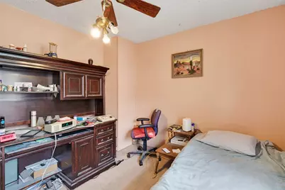 5927 Clarewood Drive, Houston, TX 77081 - Photo 31