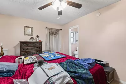 5927 Clarewood Drive, Houston, TX 77081 - Photo 27