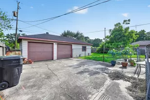5927 Clarewood Dr, Houston, TX 77081 - Photo 43