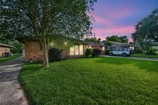 5927 Clarewood Dr, Houston, TX 77081 - Photo 7