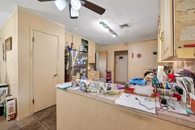 5927 Clarewood Drive, Houston, TX 77081 - Photo 17