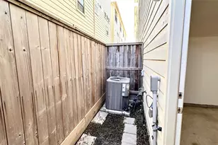 2710 Hullsmith Dr, Houston, TX 77063 - Photo 15