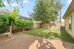 1613 Saulnier St, Houston, TX 77019 - Photo 25