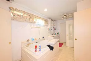 13431 County Rd 282, Alvin, TX 77511 - Photo 9