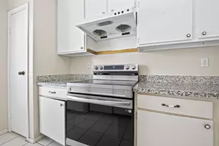 9707 Richmond Ave, Houston, TX 77042 - Photo 15