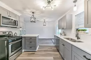 1309 W Lang St, Alvin, TX 77511 - Photo 5