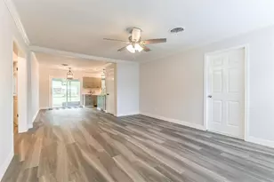 1309 W Lang St, Alvin, TX 77511 - Photo 3