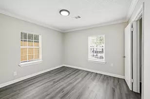 7514 Meadowshire St, Houston, TX 77037 - Photo 15