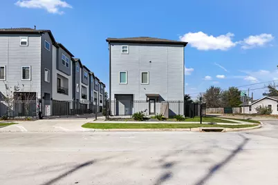 1329 Buescher Drive, Houston, TX 77043 - Photo 7