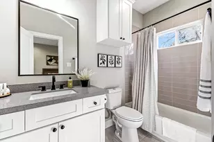 1329 Buescher Dr, Houston, TX 77043 - Photo 29