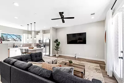 1329 Buescher Drive, Houston, TX 77043 - Photo 25