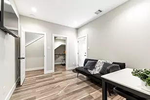 1329 Buescher Dr, Houston, TX 77043 - Photo 13