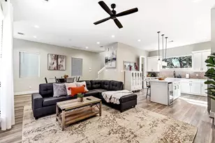 1329 Buescher Dr, Houston, TX 77043 - Photo 1