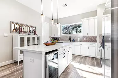 1329 Buescher Drive, Houston, TX 77043 - Photo 17