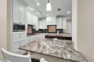 520 Meadow Ln, Winnie, TX 77665 - Photo 11